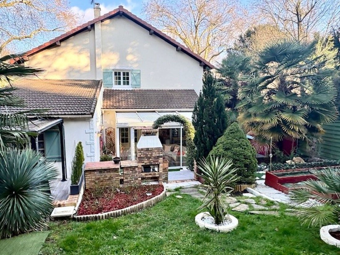 House in Marly-le-Roi, Ile-de-France, France 2 - 17243410