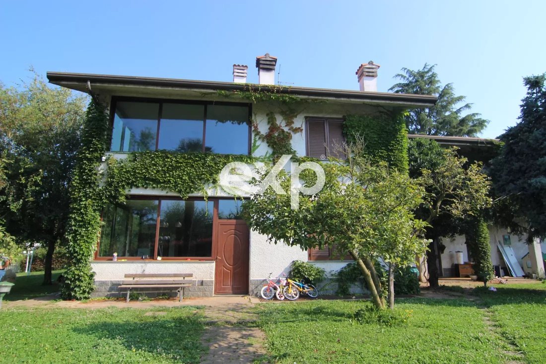 Estate in Cadorago, Lombardy, Italy 4 - 17930296