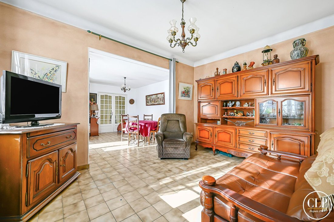 House in Arrondissement of Bobigny, Ile-de-France, France 1 - 16227386