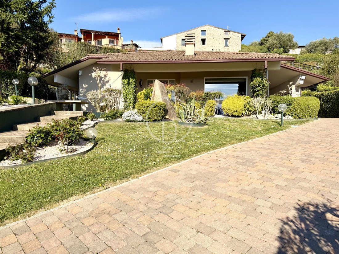 Villa in Soiano del Lago, Lombardy, Italy 1 - 17931229