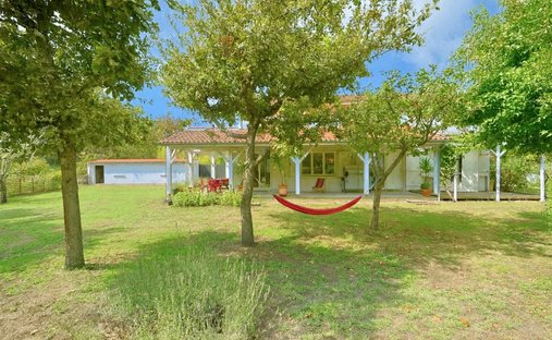 House in Saint-Julien-en-Born, Nouvelle-Aquitaine, France 1