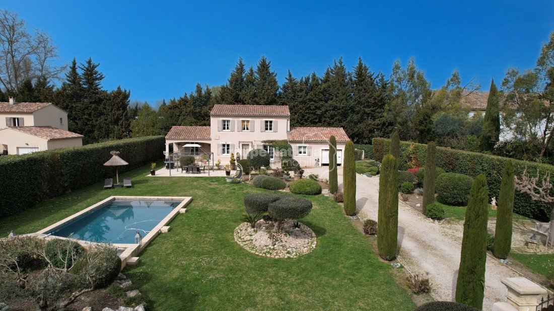 House in Noves, Provence-Alpes-Côte d'Azur, France 1 - 17357116