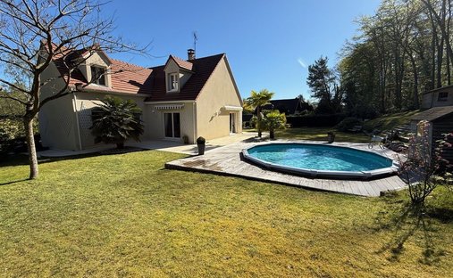 House in Montfort-l'Amaury, Ile-de-France, France 1