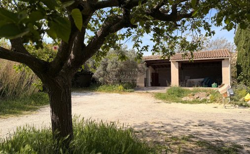 Land in Cabrières-d'Avignon, Provence-Alpes-Côte d'Azur, France 1
