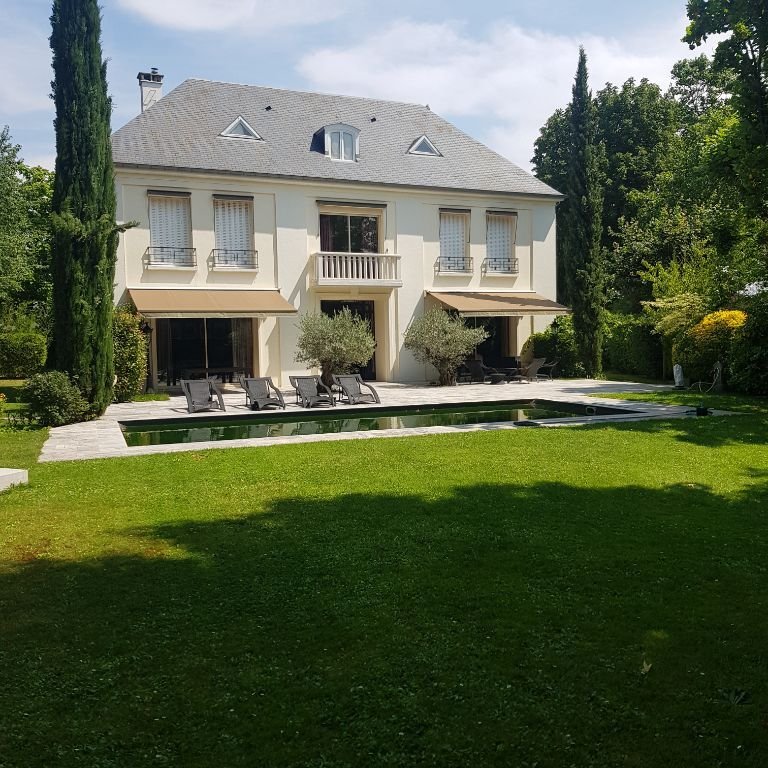 Villa in Napoleon, Maisons-Laffitte, France 2 - 16065923