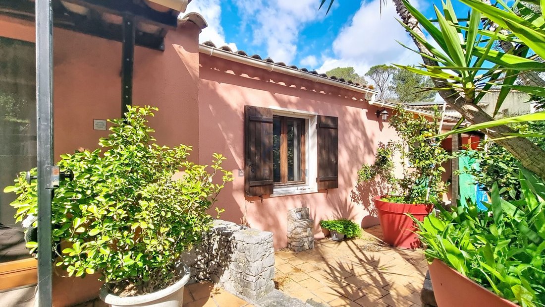 Villa in Fréjus, Provence-Alpes-Côte d'Azur, France 2 - 17400761