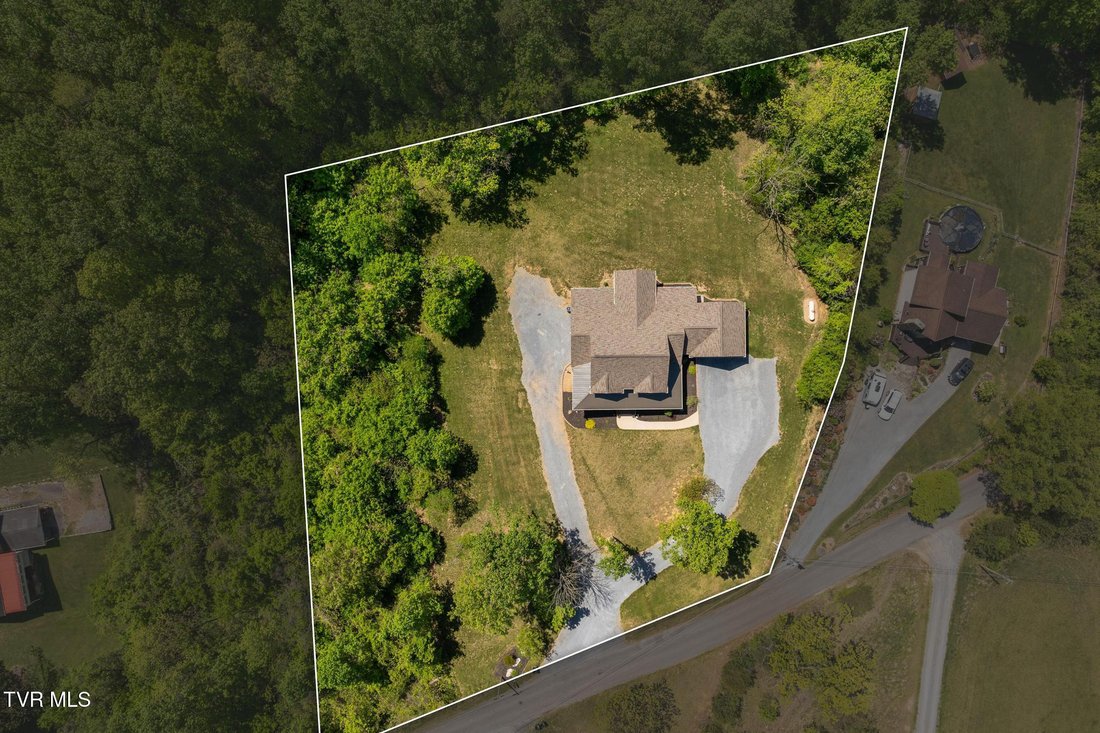 House in Elizabethton, Tennessee, United States 3 - 17945405