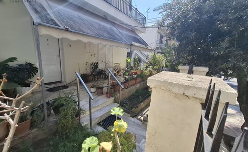 Land in Iraklio Attikis, Attika, Griechenland 1