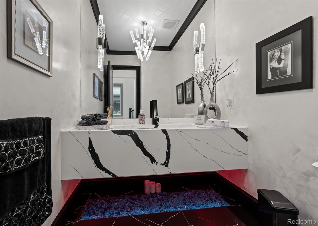 House in Farmington Hills, Michigan, United States 5 - 17935393