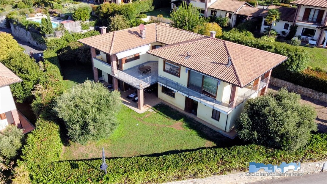 Villa in Piverone, Piedmont, Italy 1 - 17944374
