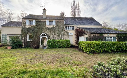 House in Montfort-l'Amaury, Ile-de-France, France 1