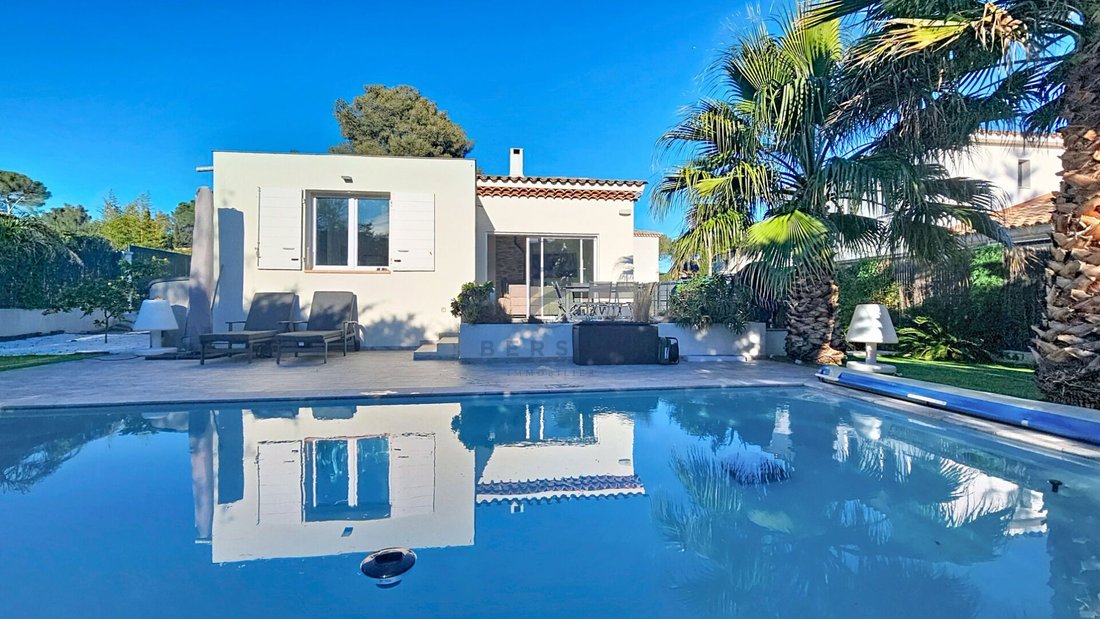 Villa in Exterieurs, Frejus, France 3 - 17042901