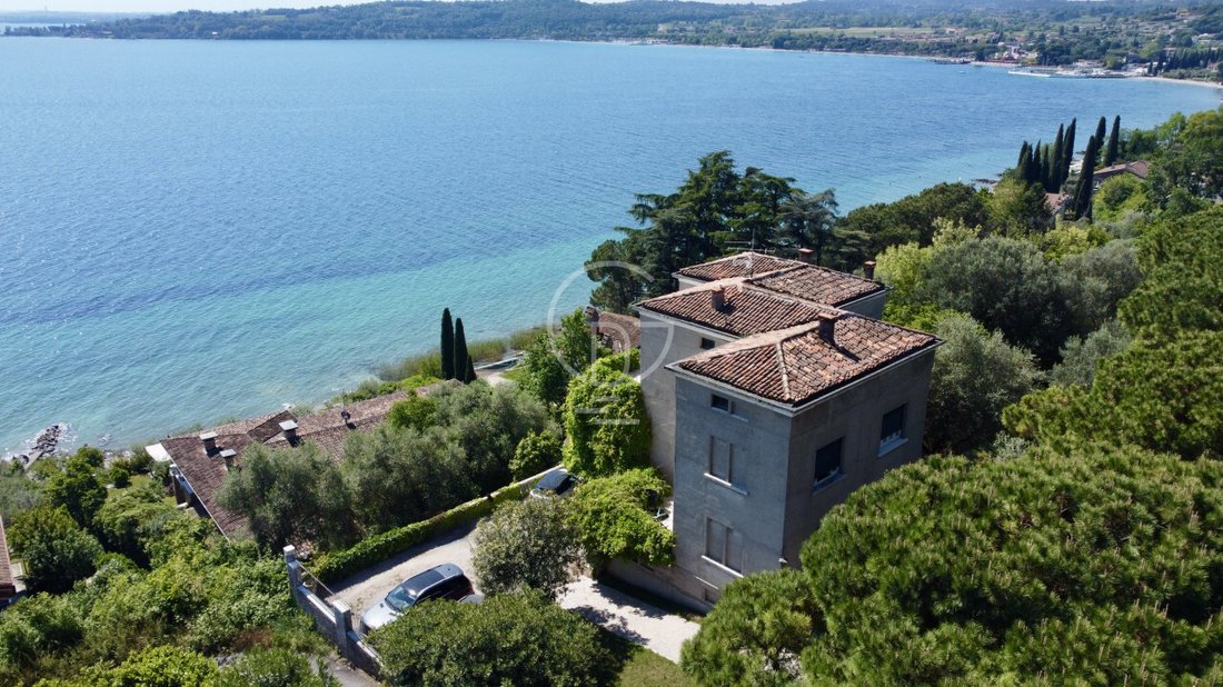 Villa in Padenghe sul Garda, Lombardy, Italy 1 - 17931168