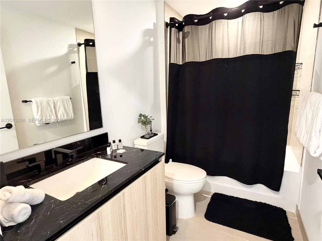 Condo in Miami, Florida, United States 5 - 17919872