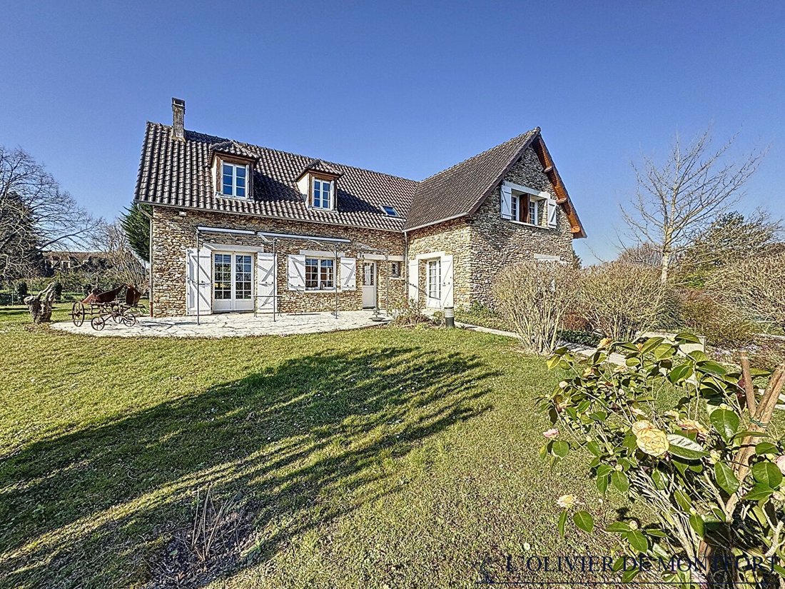 House in Montfort-l'Amaury, Ile-de-France, France 3 - 17070363