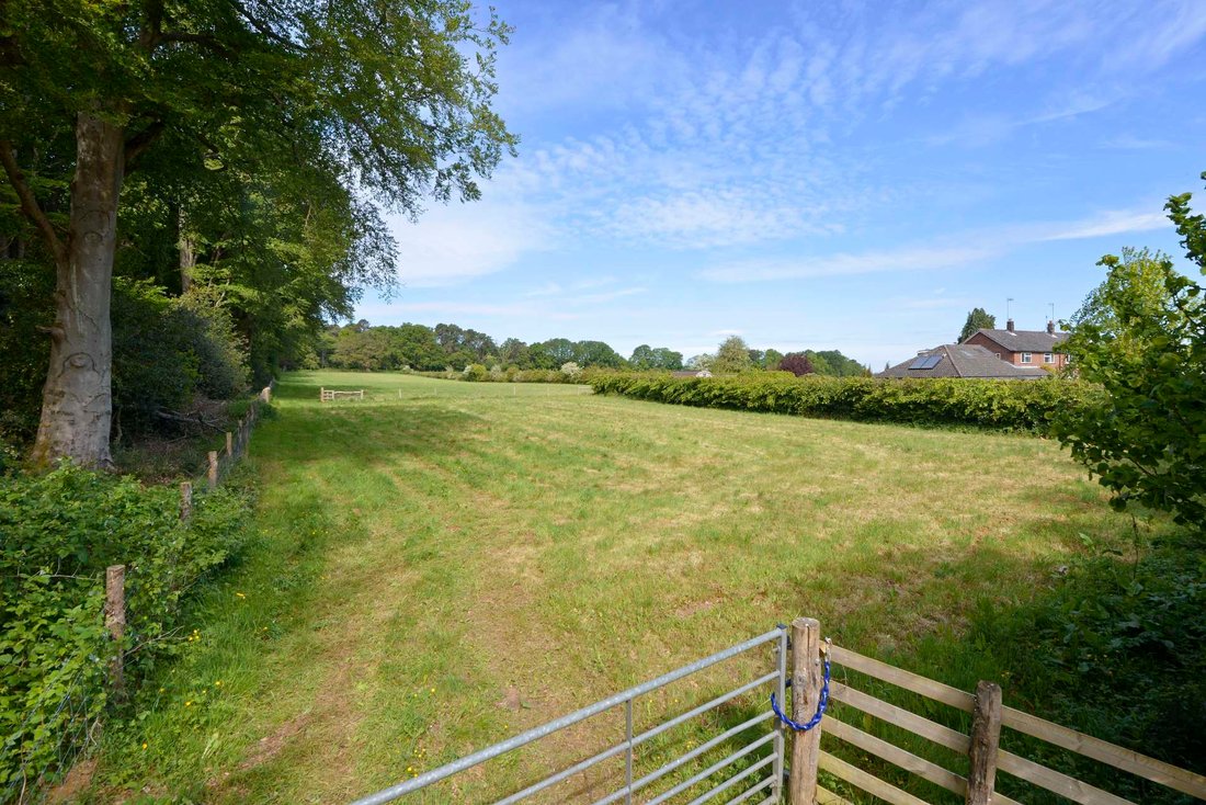 Land in Hurlands, Chiddingfold, England 2 - 17928261