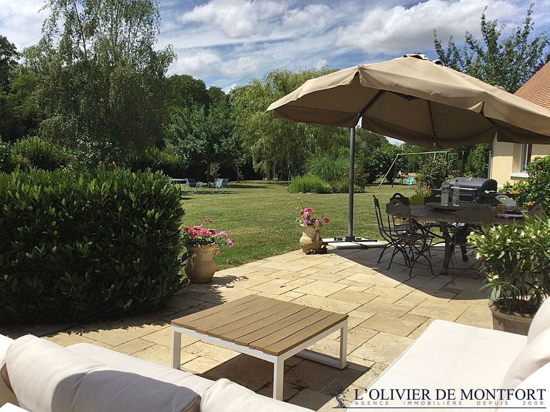 House in Montfort-l'Amaury, Ile-de-France, France 2 - 17865111