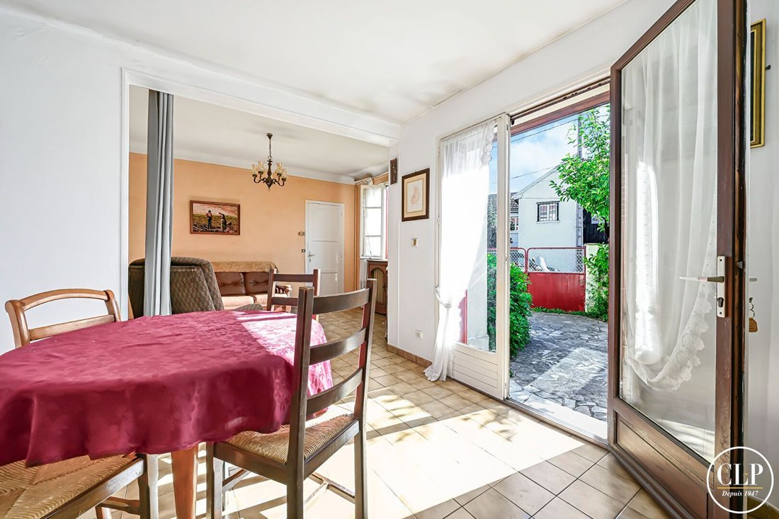 House in Arrondissement of Bobigny, Ile-de-France, France 3 - 16227386