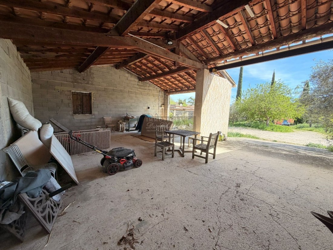 Land in Cabrières-d'Avignon, Provence-Alpes-Côte d'Azur, France 4 - 17943797