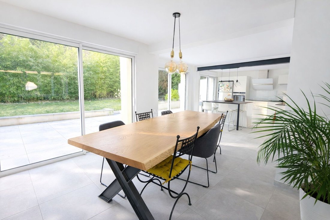 House in Sud, Le Mesnil-le-Roi, France 1 - 17829088