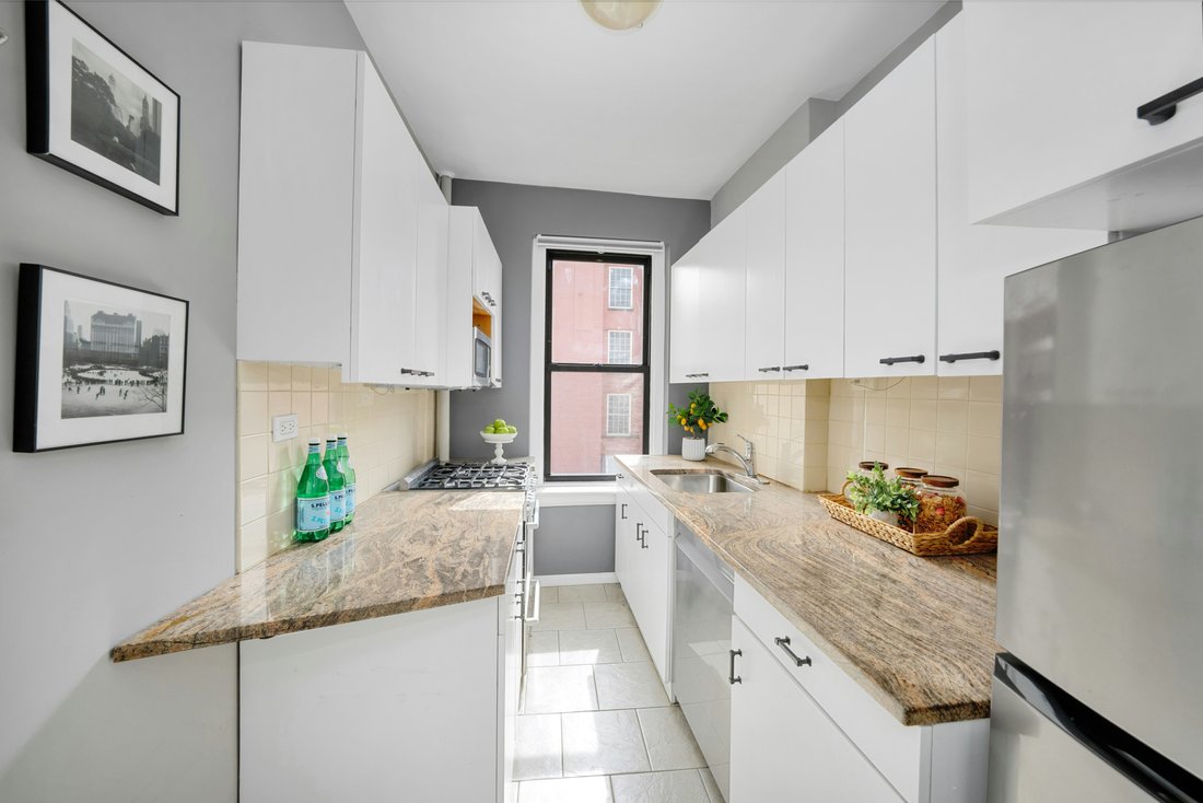 House in New York, New York, United States 4 - 17629345