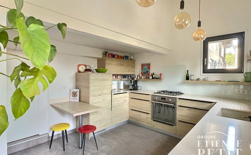 House in Forêt, Saint-Germain-en-Laye, France 1