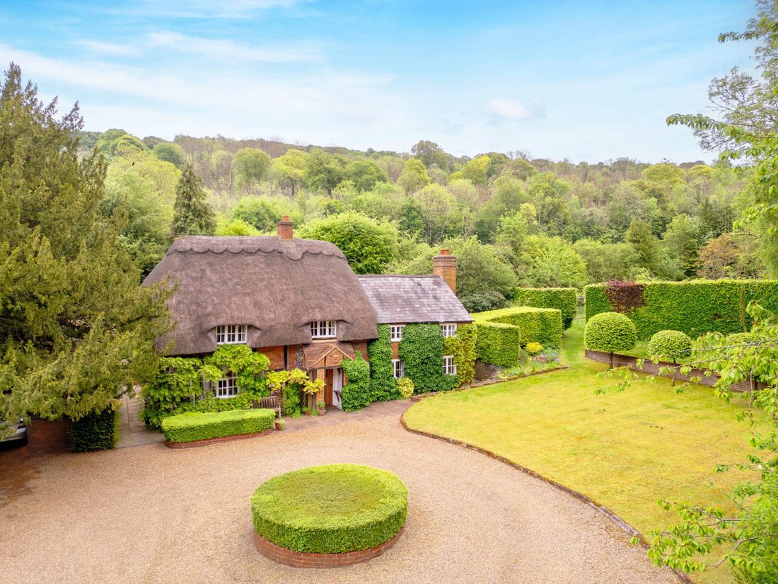 Farm Ranch in Buckinghamshire, England 2 - 17937488