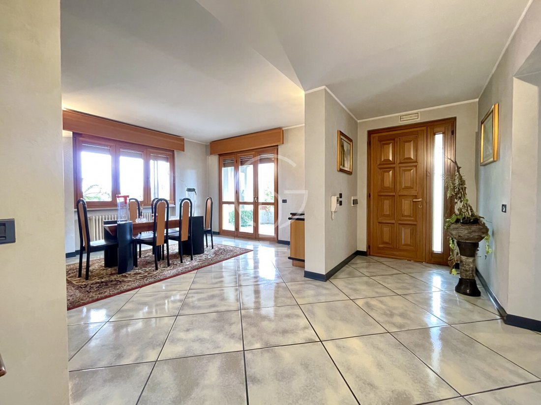 Villa in Desenzano Centro, Desenzano del Garda, Lombardy 4 - 17931257