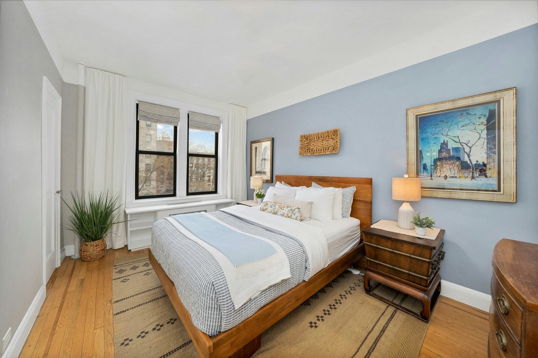 House in New York, New York, United States 5 - 17629345