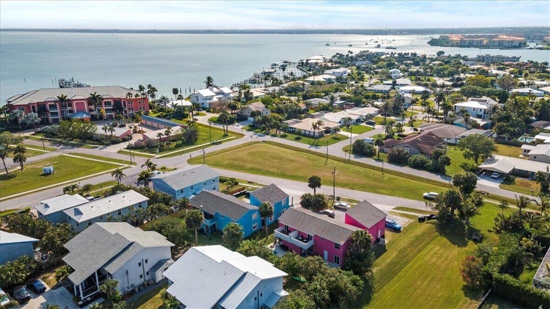 Fort Pierce, Florida, United States 5 - 17945316