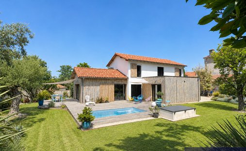House in Nord, Barbezieux-Saint-Hilaire, France 1