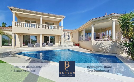 Villa in Exterieurs, Frejus, France 1