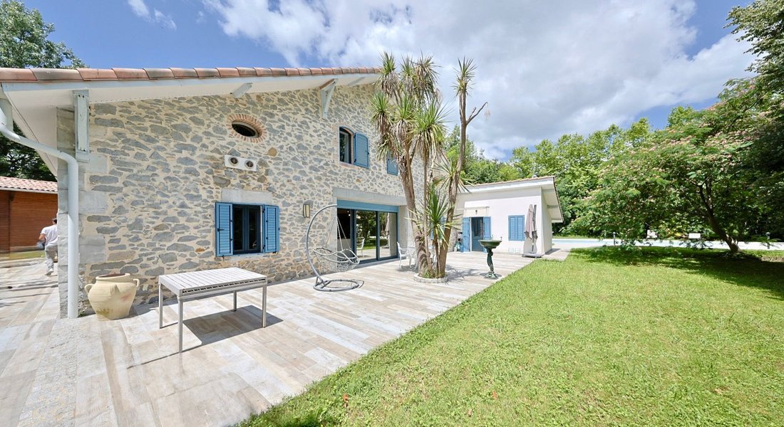 Villa in Saint-Martin-de-Hinx, Nouvelle-Aquitaine, France 2 - 15960839