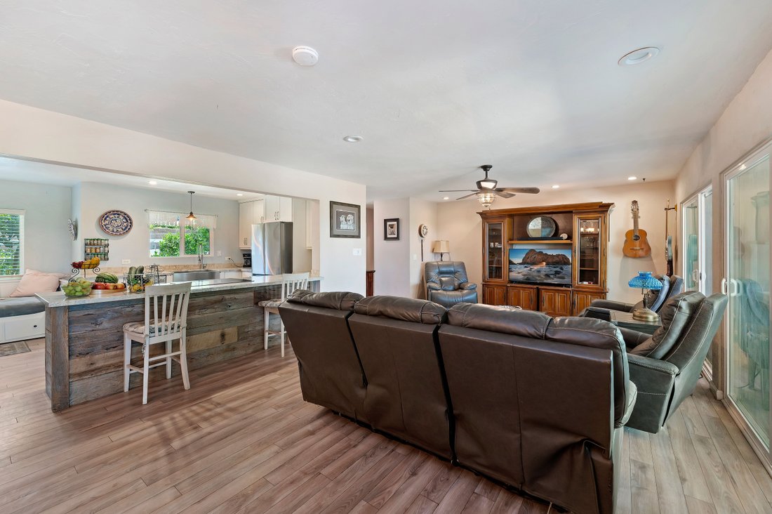 House in Norco, California, United States 3 - 17930401