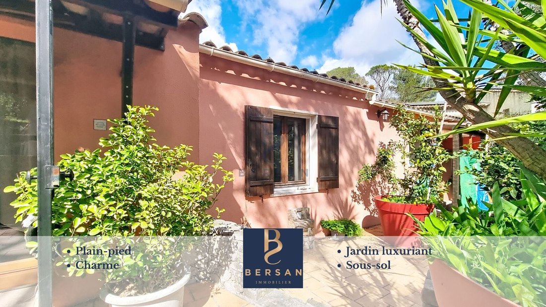 Villa in Fréjus, Provence-Alpes-Côte d'Azur, France 1 - 17400761