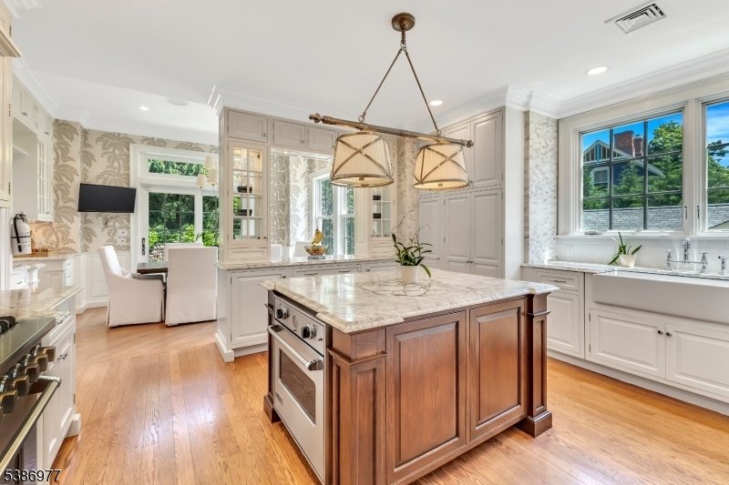 House in Montclair, New Jersey, United States 4 - 17938009