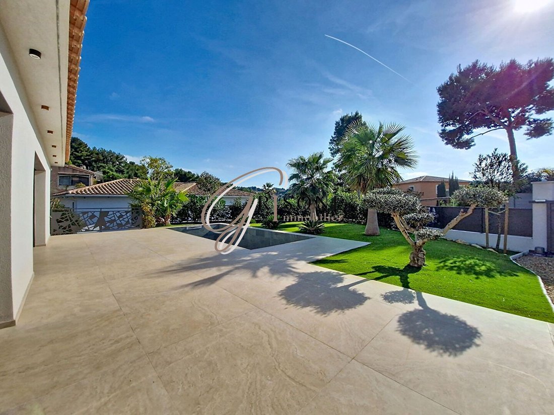 Villa in Nord, Sanary-sur-Mer, France 3 - 17289139