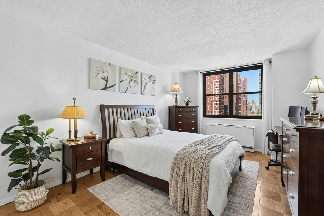 Co Op in New York, New York, United States 4 - 17758955