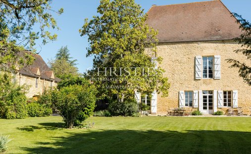 Estate in Arrondissement of Sarlat-la-Canéda, Nouvelle-Aquitaine, France 1