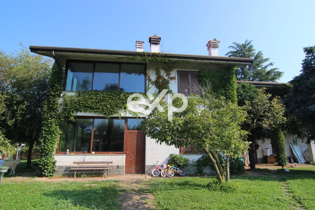 Estate in Cadorago, Lombardy, Italy 2 - 17930296