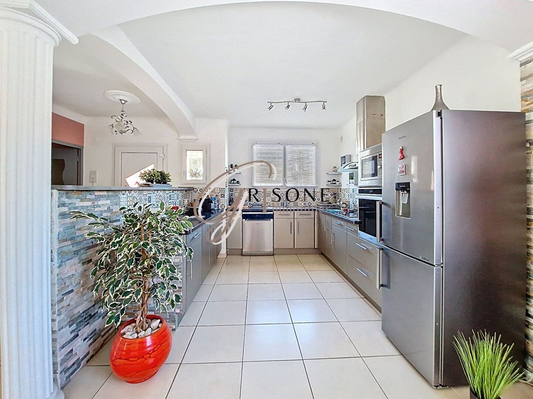 Villa in Coste Chaude-Mauveou, La Seyne-sur-Mer, France 5 - 17812886