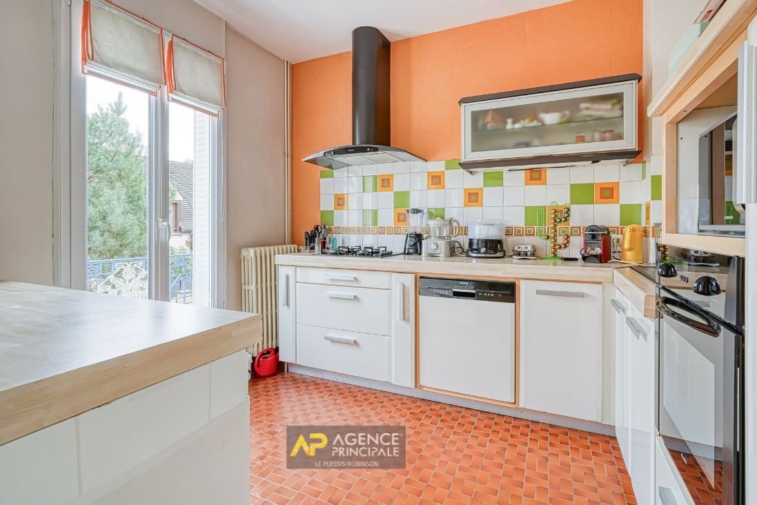 House in Anatole France, Le Plessis-Robinson, France 5 - 16066047