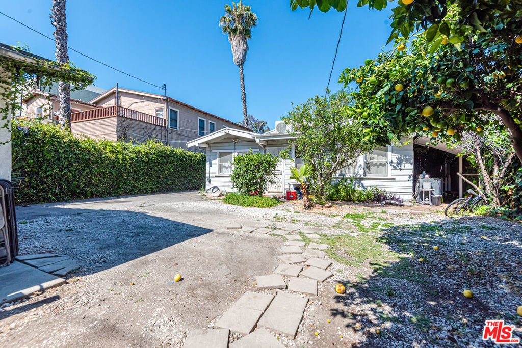 Los Angeles, California, United States 5 - 17933787