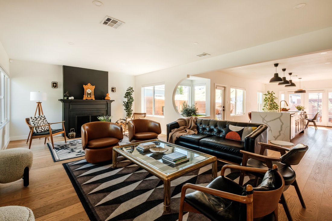 Los Angeles, California, United States 3 - 17936357