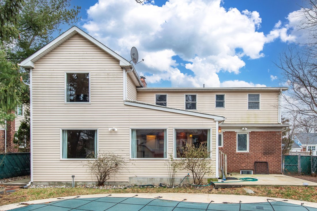 House in Saddle Brook, New Jersey, United States 2 - 17932421