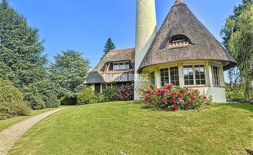 House in Le Mesnil-Saint-Denis, Ile-de-France, France 1