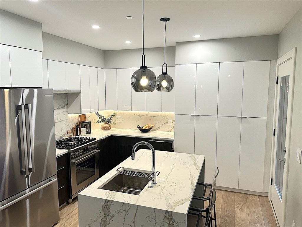 Condo in Boston, Massachusetts, United States 1 - 16128376