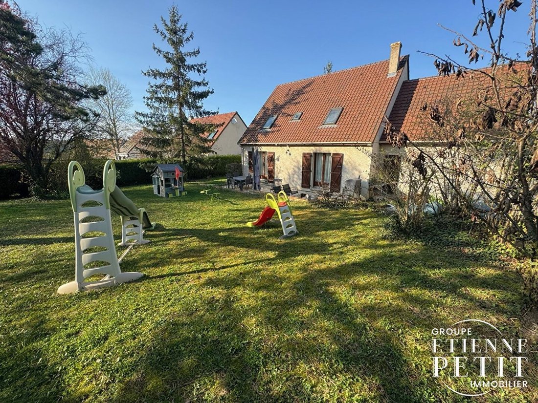 House in Mareil-sur-Mauldre, Ile-de-France, France 2 - 17562629