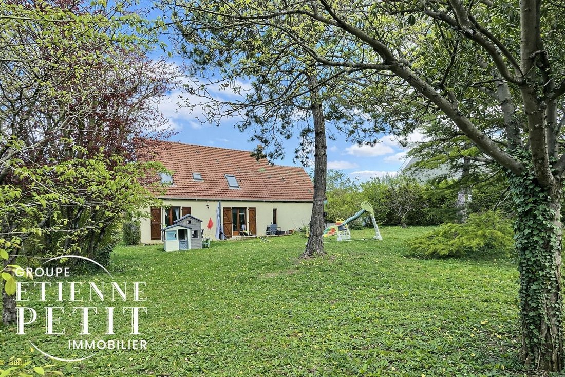House in Mareil-sur-Mauldre, Ile-de-France, France 3 - 17562629
