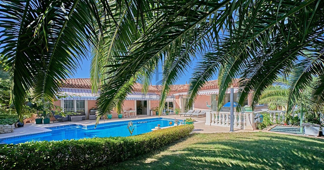 Villa in Le Dramont-Agay-Anthéor-Le Trayas, Saint-Raphaël, France 2 - 17629150